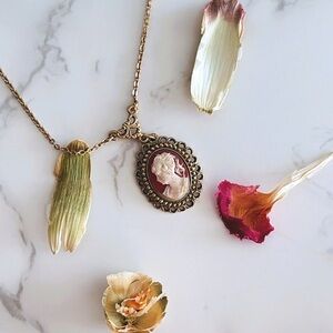 Vintage 1928 Jewelry Co. Victorian Style Cameo Necklace Gold Tone